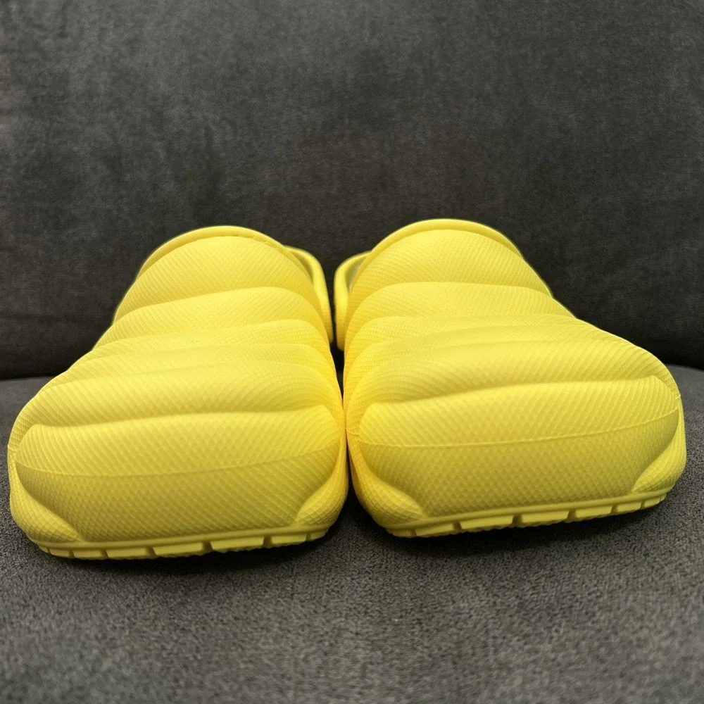 Crocs Classic Lined Overpuff Clog Men 11 Cyber Yellow Slip On Comfort 210059-77J